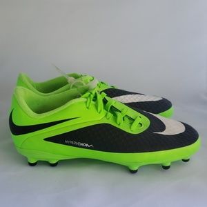 Youth soccer cleats